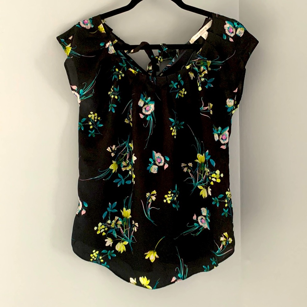 Women’s small black top